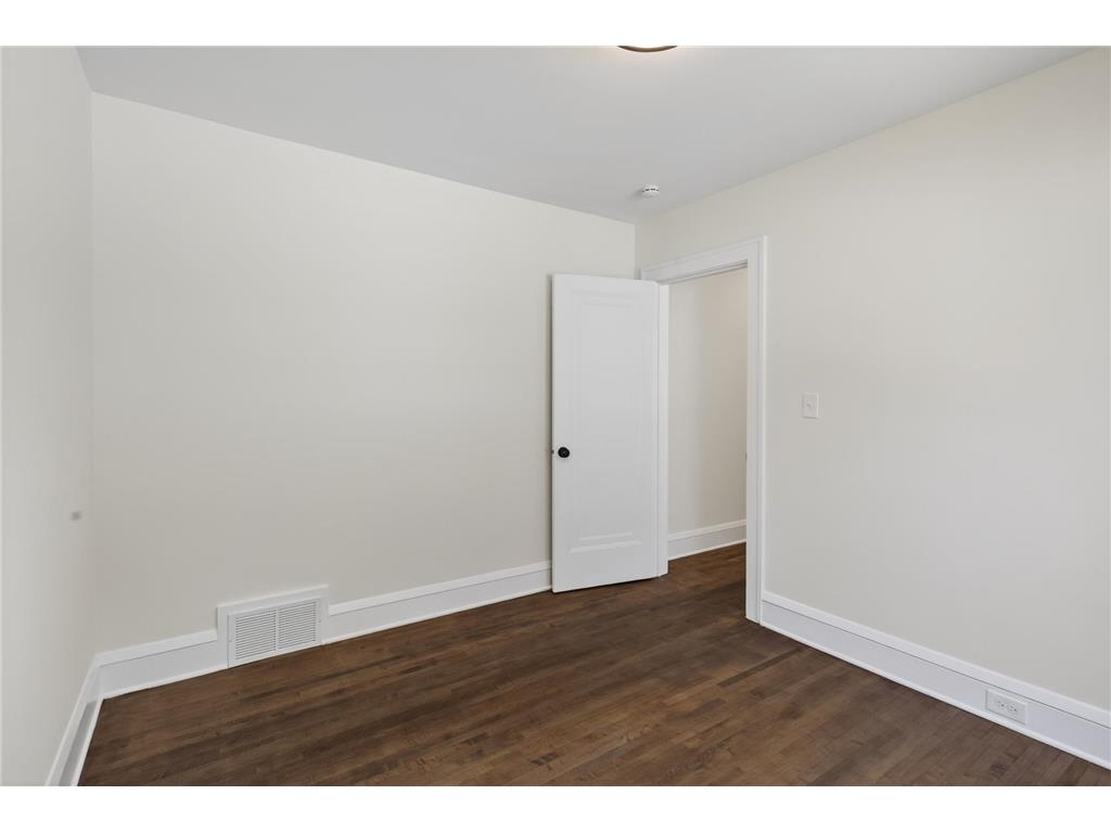 4653 Portland Avenue Minneapolis MN 55407 7085038 image16