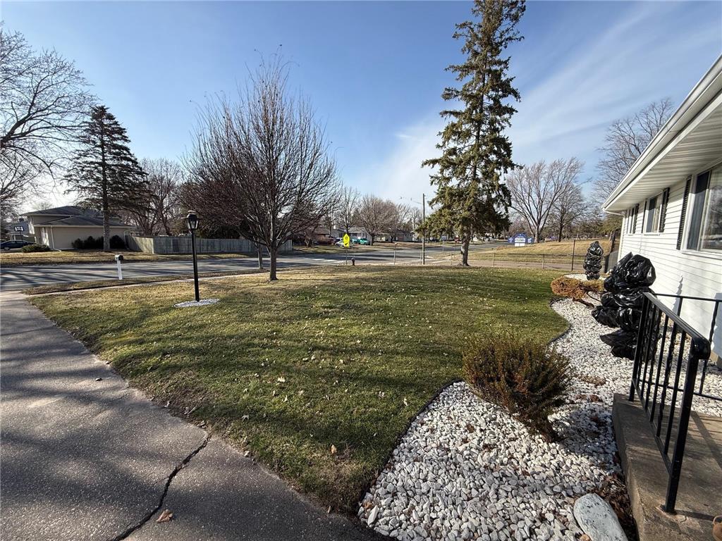 4654 Boone Avenue N New Hope MN 55428 7046384 image1