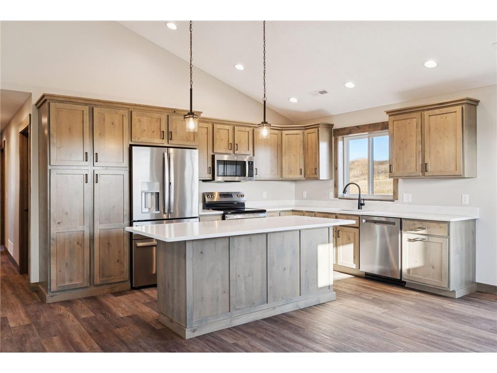 466 Coyote Way New Richmond WI 54017 7009553 image2
