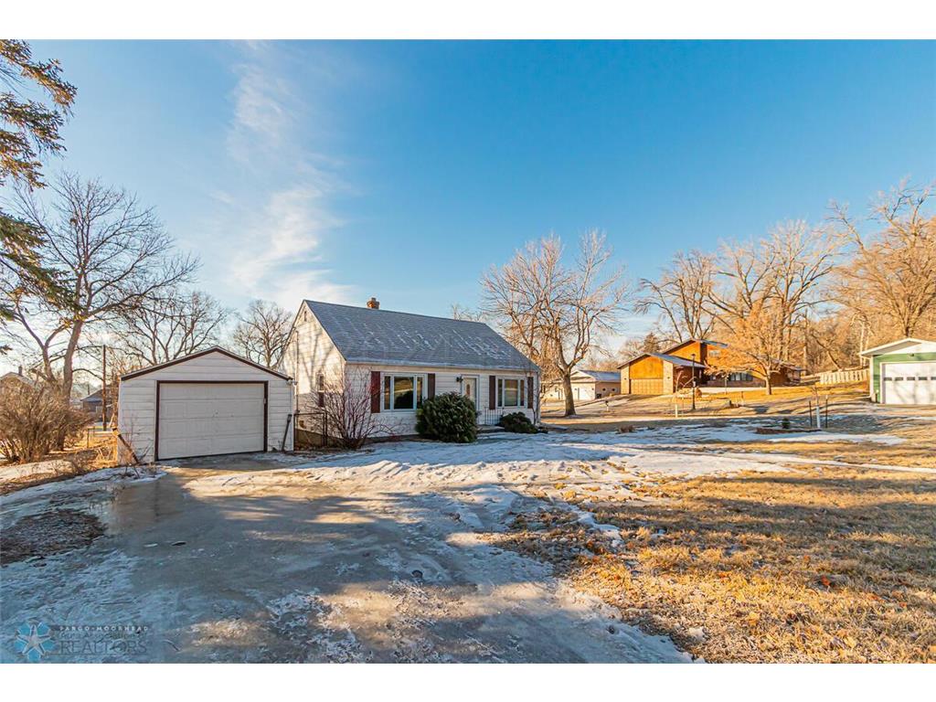 467 8TH Street NW Valley City ND 58072 7428354 image1