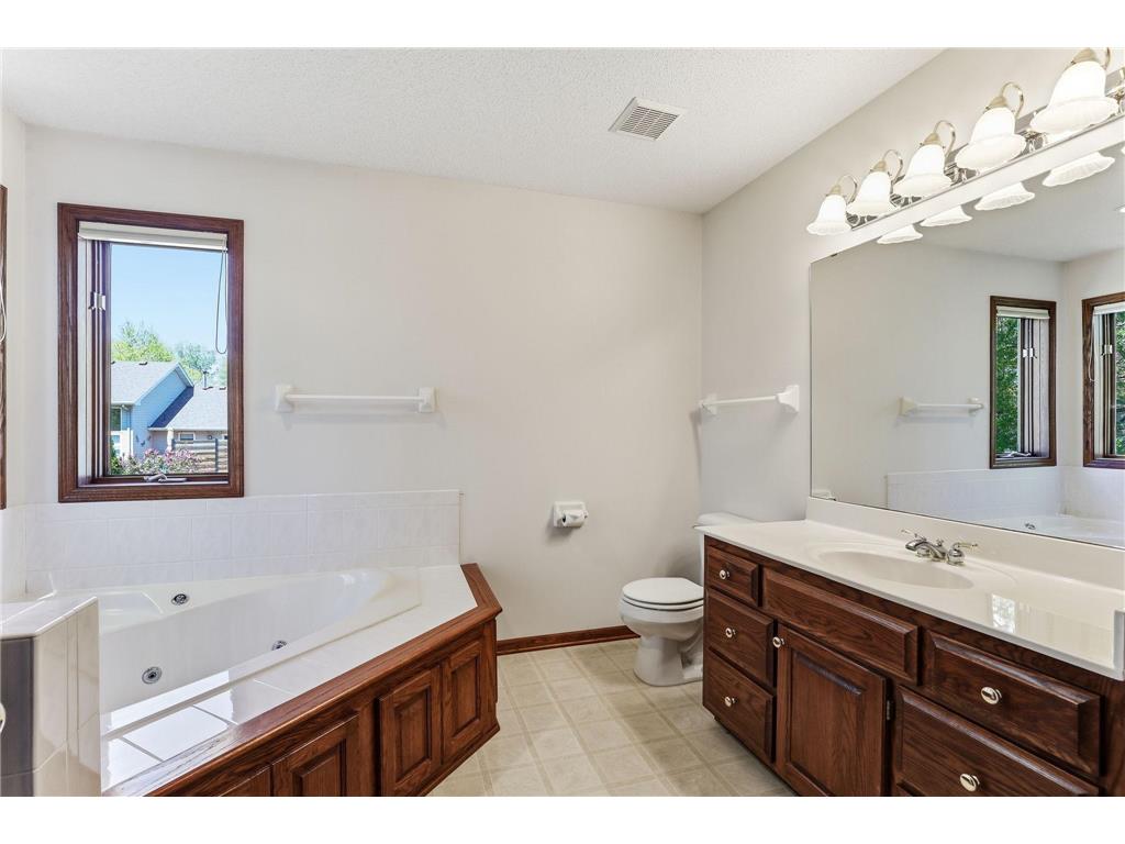 4676 Hamlet Avenue N Oakdale MN 55128 7063569 image22