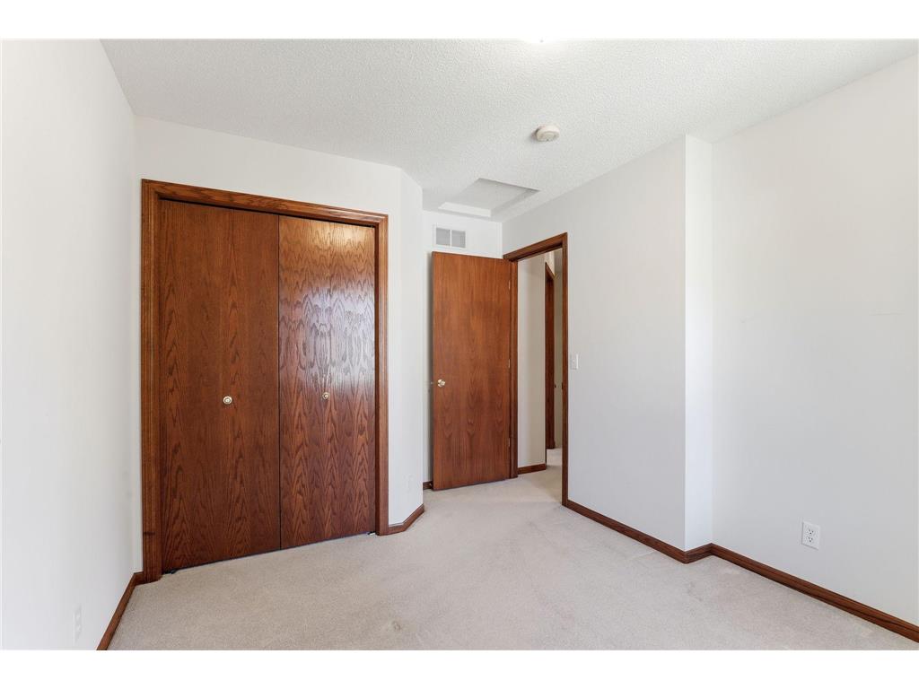 4676 Hamlet Avenue N Oakdale MN 55128 7063569 image28