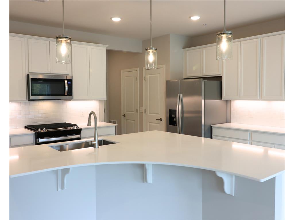 4700 AirLake Curve Woodbury MN 55129 6640149 image1