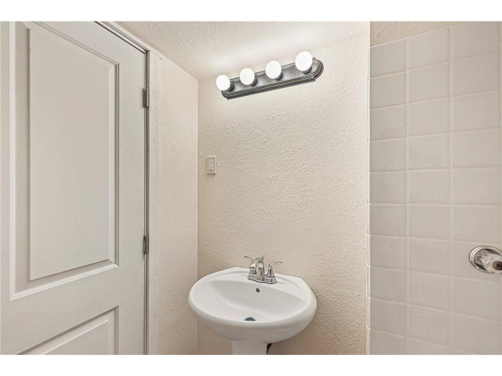 4701 Bryant Avenue N Minneapolis MN 55430 7018553 image32