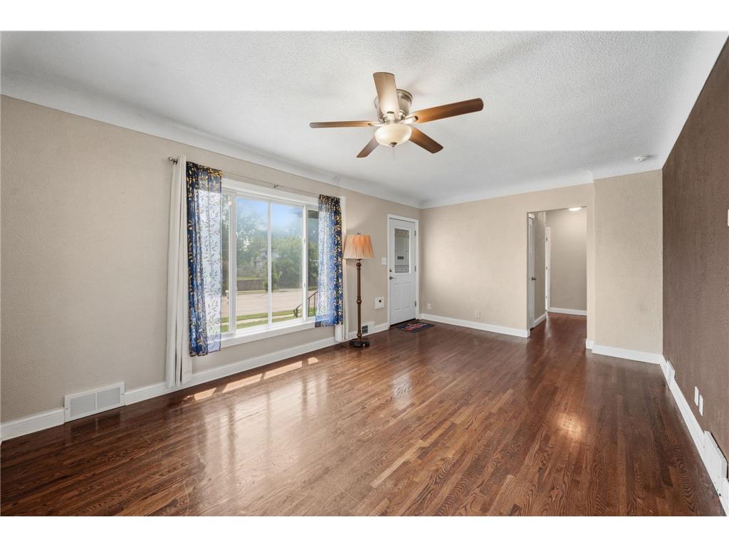 471 White Bear Avenue N Saint Paul MN 55106 7111101 image4