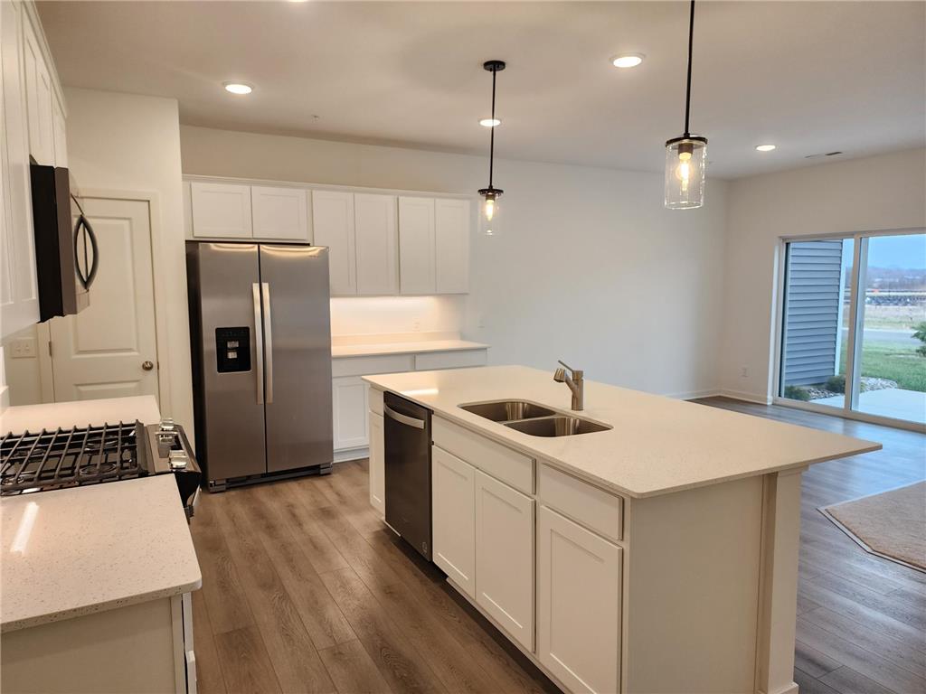 4714 AirLake Curve Woodbury MN 55129 6640155 image1