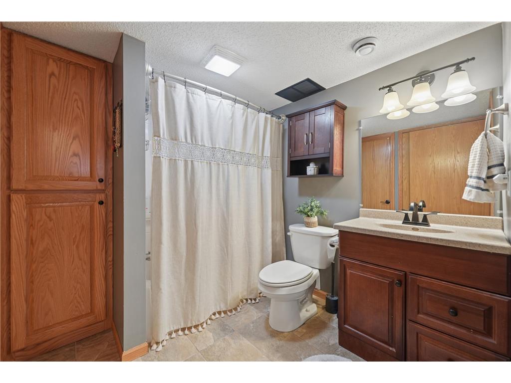 4717 2nd Street NE Fridley MN 55421 7065553 image17