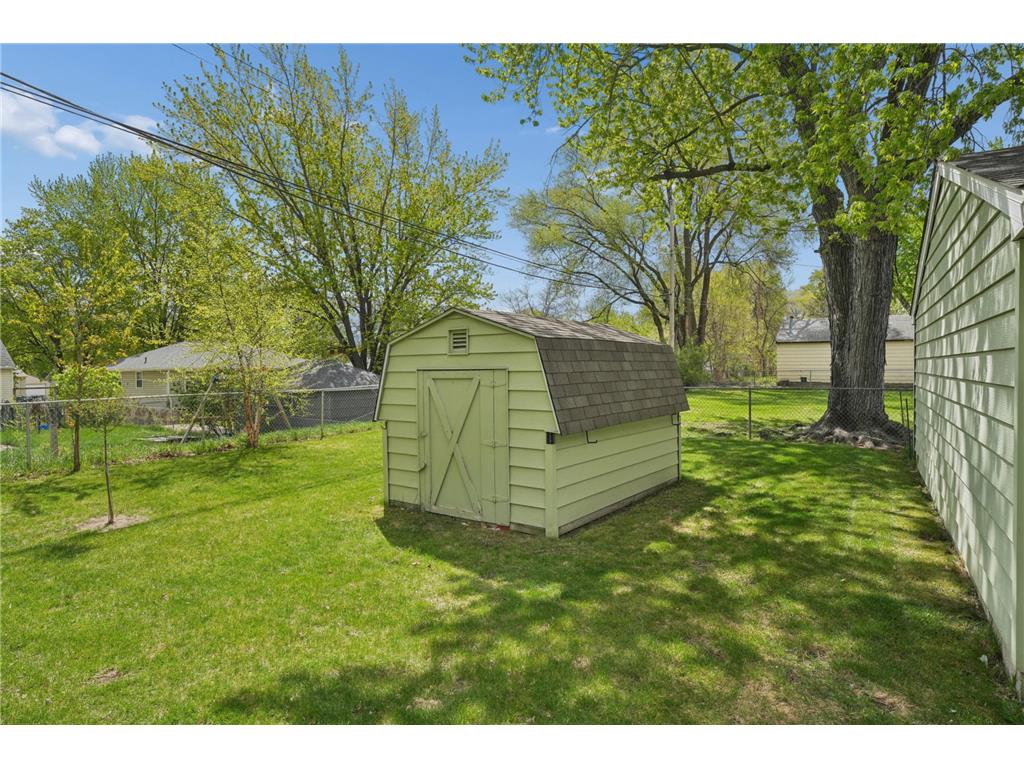 4717 2nd Street NE Fridley MN 55421 7065553 image24