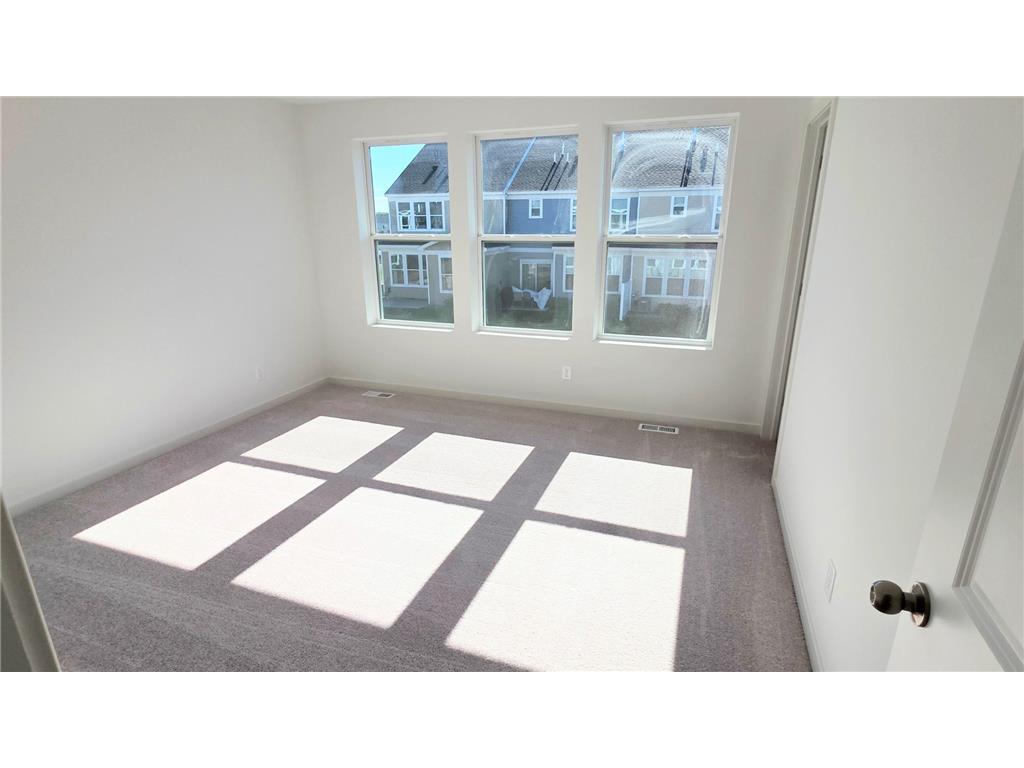 4722 AirLake Curve Woodbury MN 55129 7001952 image10