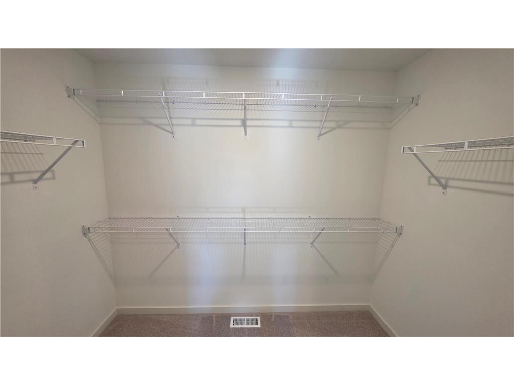 4722 AirLake Curve Woodbury MN 55129 7001952 image11