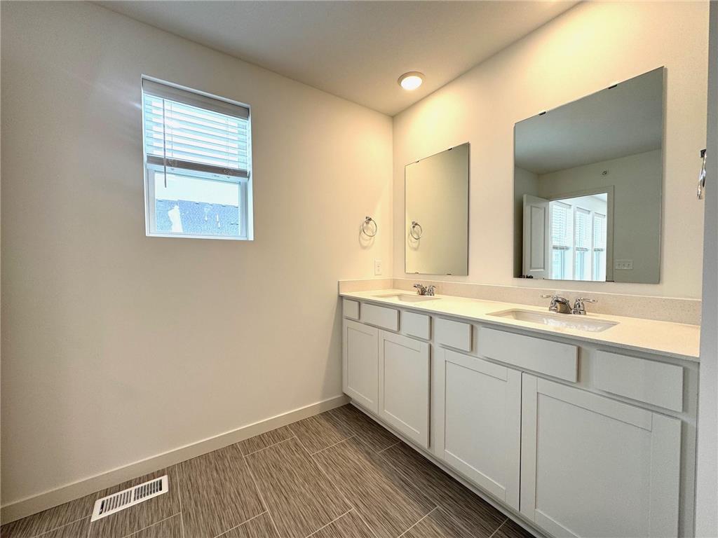 4722 AirLake Curve Woodbury MN 55129 7001952 image14