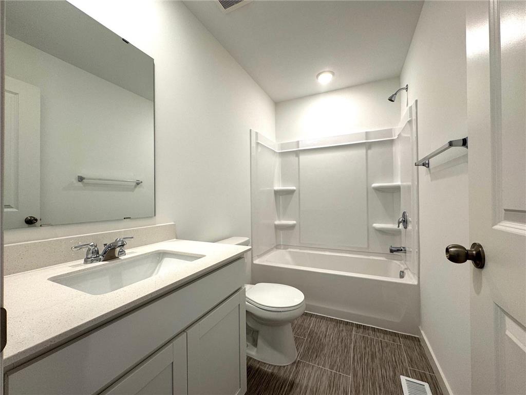 4722 AirLake Curve Woodbury MN 55129 7001952 image16