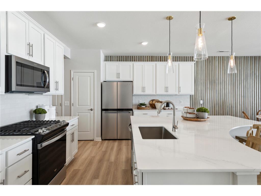 4722 AirLake Curve Woodbury MN 55129 7001952 image23