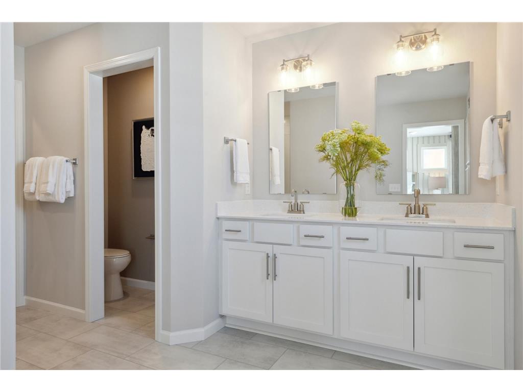 4722 AirLake Curve Woodbury MN 55129 7001952 image27