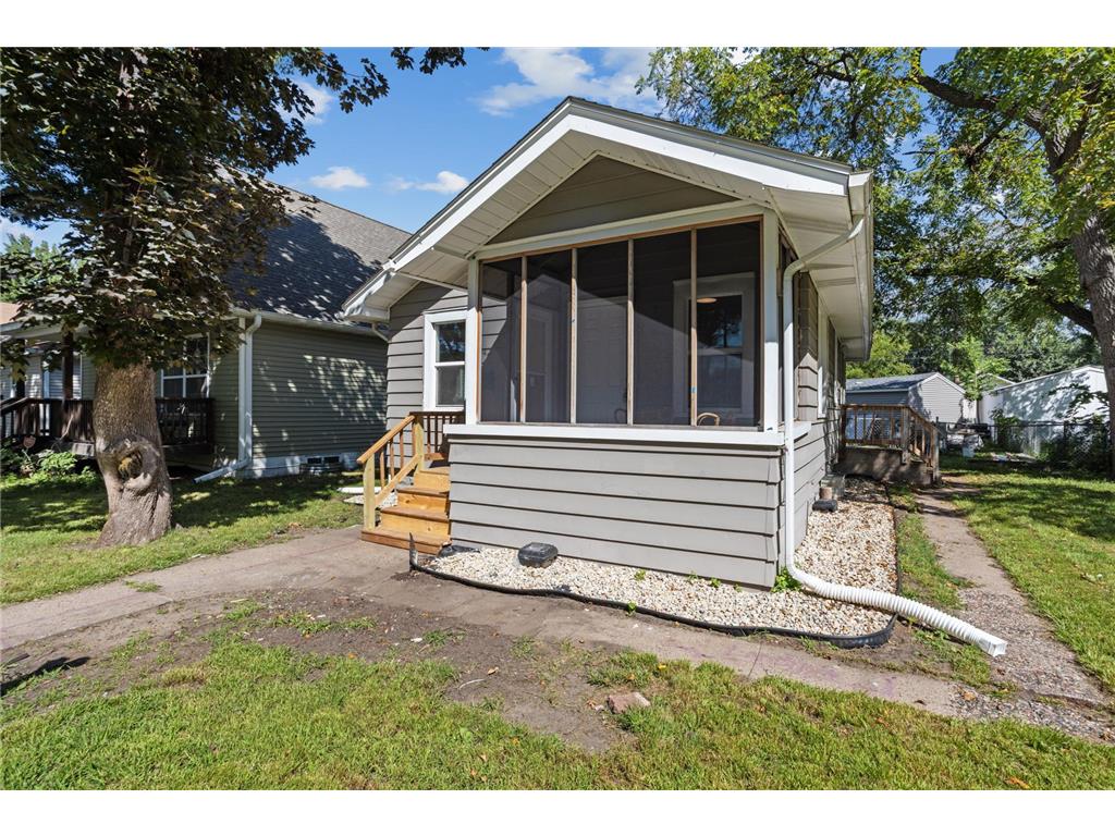 4742 Dupont Avenue N Minneapolis MN 55430 6757373 image1