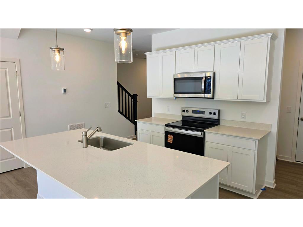 4743 AirLake Drive Woodbury MN 55129 7001960 image1
