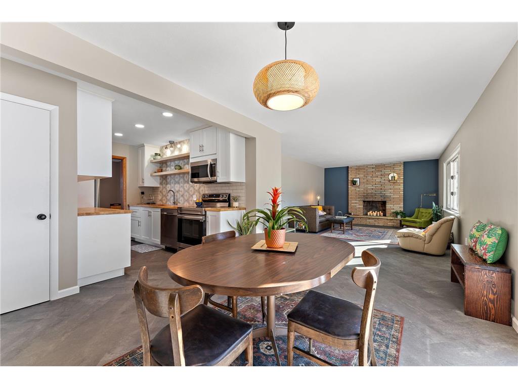 4762 2 1/2 Street NE Fridley MN 55421 6487348 image1