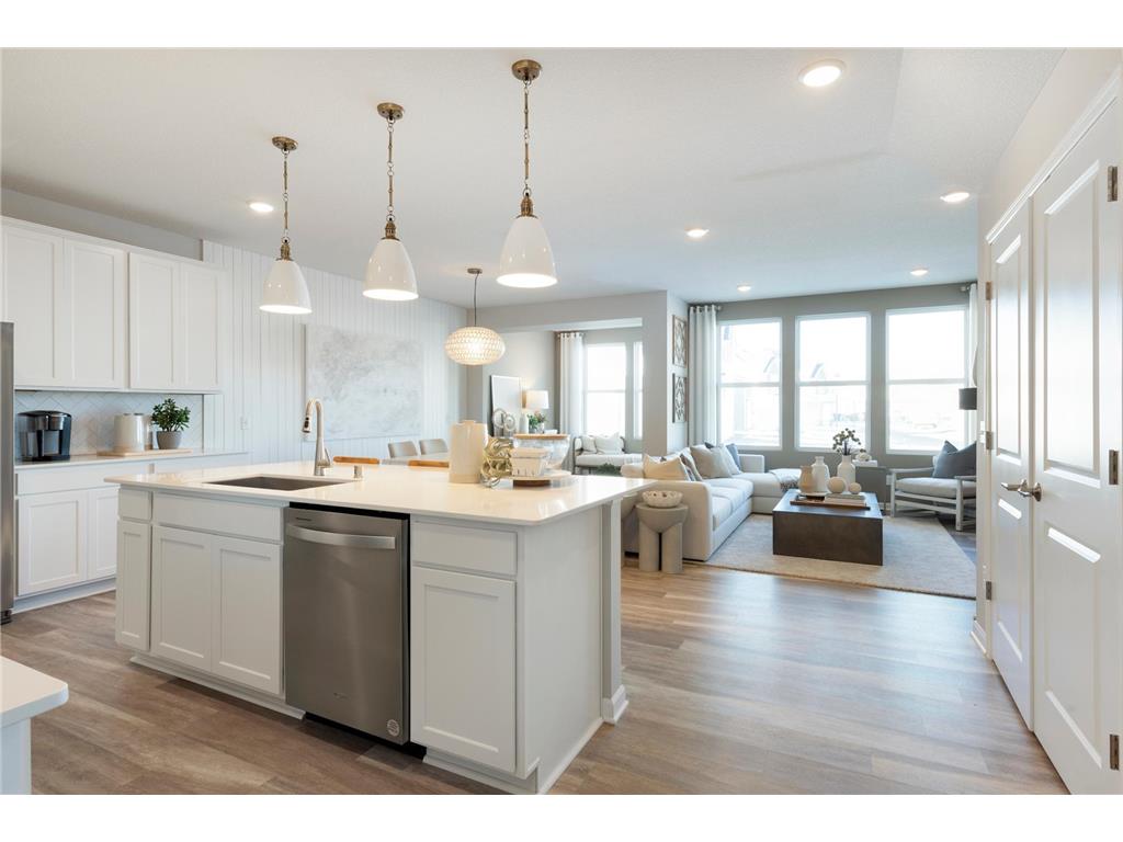 4762 AirLake Curve Woodbury MN 55129 7040687 image1