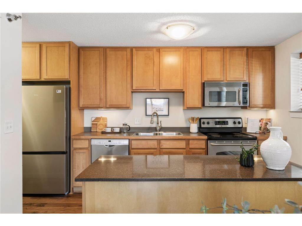 48 Groveland Terrace #B101 Minneapolis MN 55403 6826653 image23