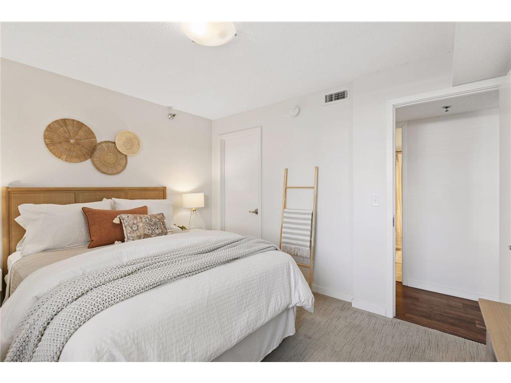 48 Groveland Terrace #B101 Minneapolis MN 55403 6826653 image27