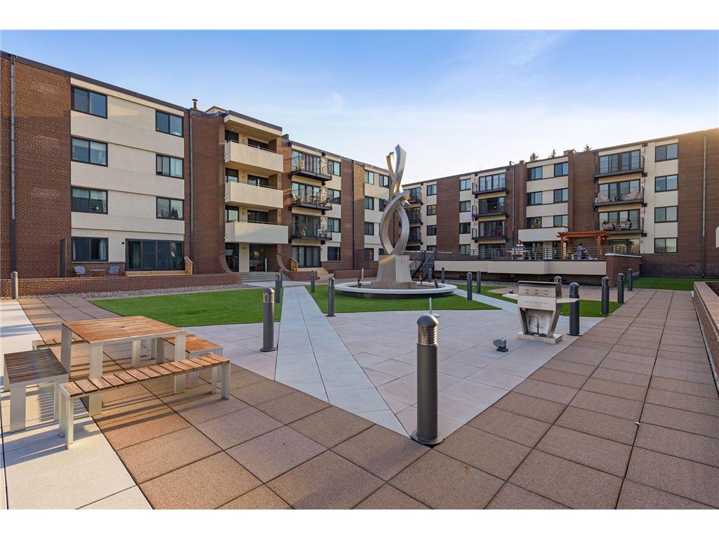 48 Groveland Terrace #B101 Minneapolis MN 55403 6826653 image3