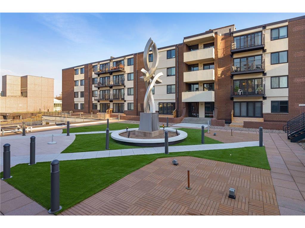 48 Groveland Terrace #B101 Minneapolis MN 55403 6826653 image4