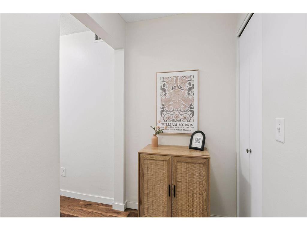 48 Groveland Terrace #B101 Minneapolis MN 55403 6826653 image6