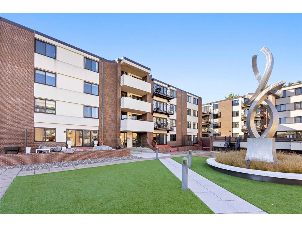 48 Groveland Terrace #B103 Minneapolis MN 55403 7039441 image16