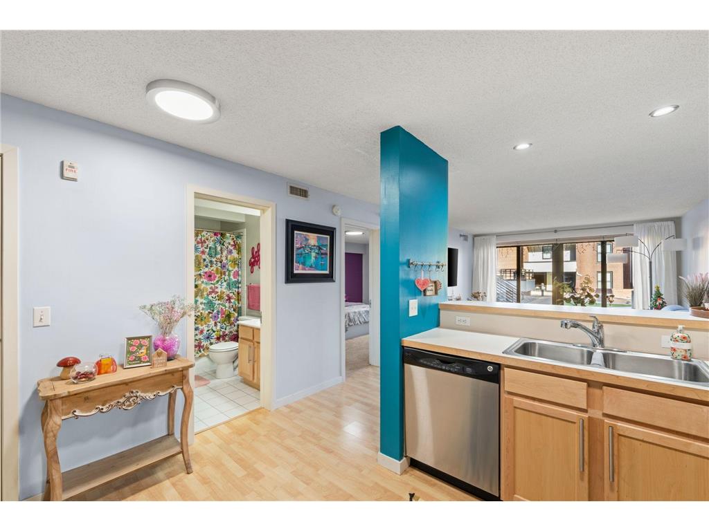 48 Groveland Terrace #B103 Minneapolis MN 55403 7039441 image5