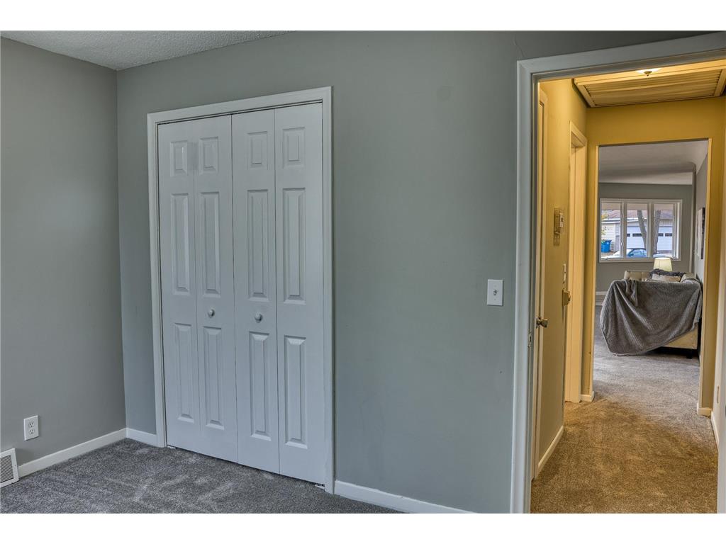 4801 Louisiana Avenue N Crystal MN 55428 6820990 image15