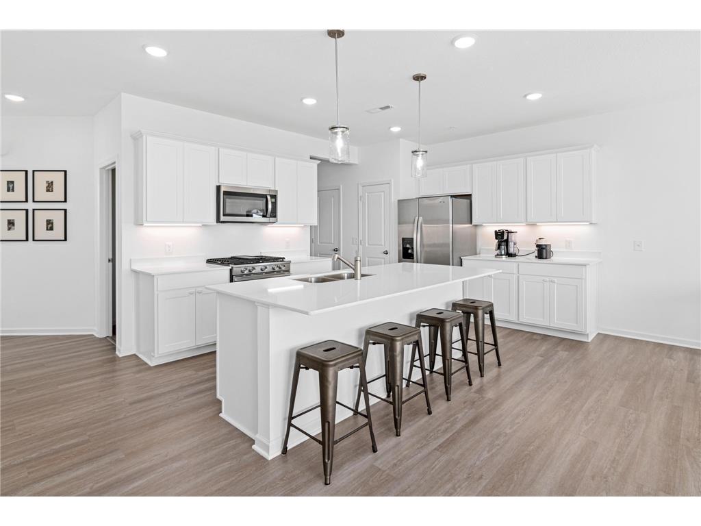 4807 Airlake Drive Woodbury MN 55129 7053725 image2