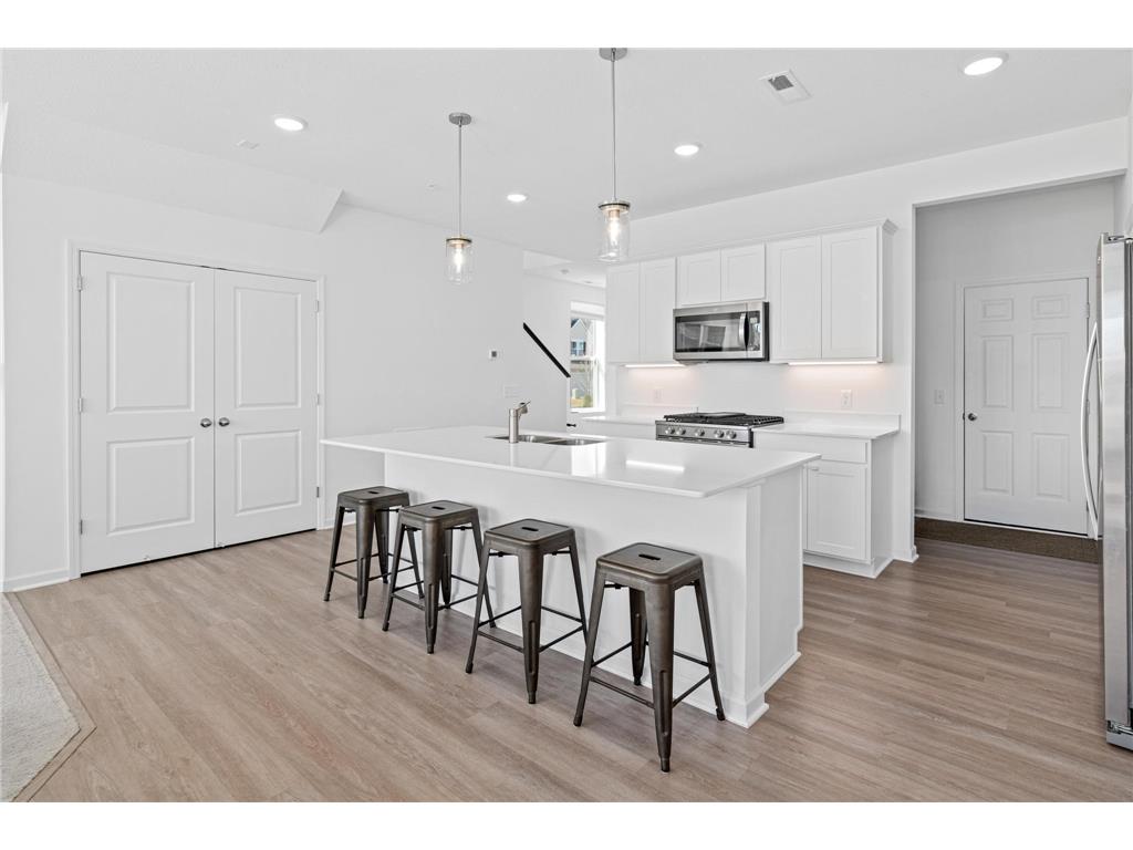 4807 Airlake Drive Woodbury MN 55129 7053725 image3
