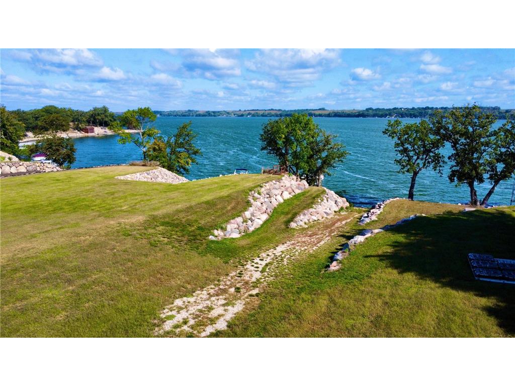 48070 Oak Bay Drive Big Stone City SD 57216 - Big Stone Lake 6597700 image1