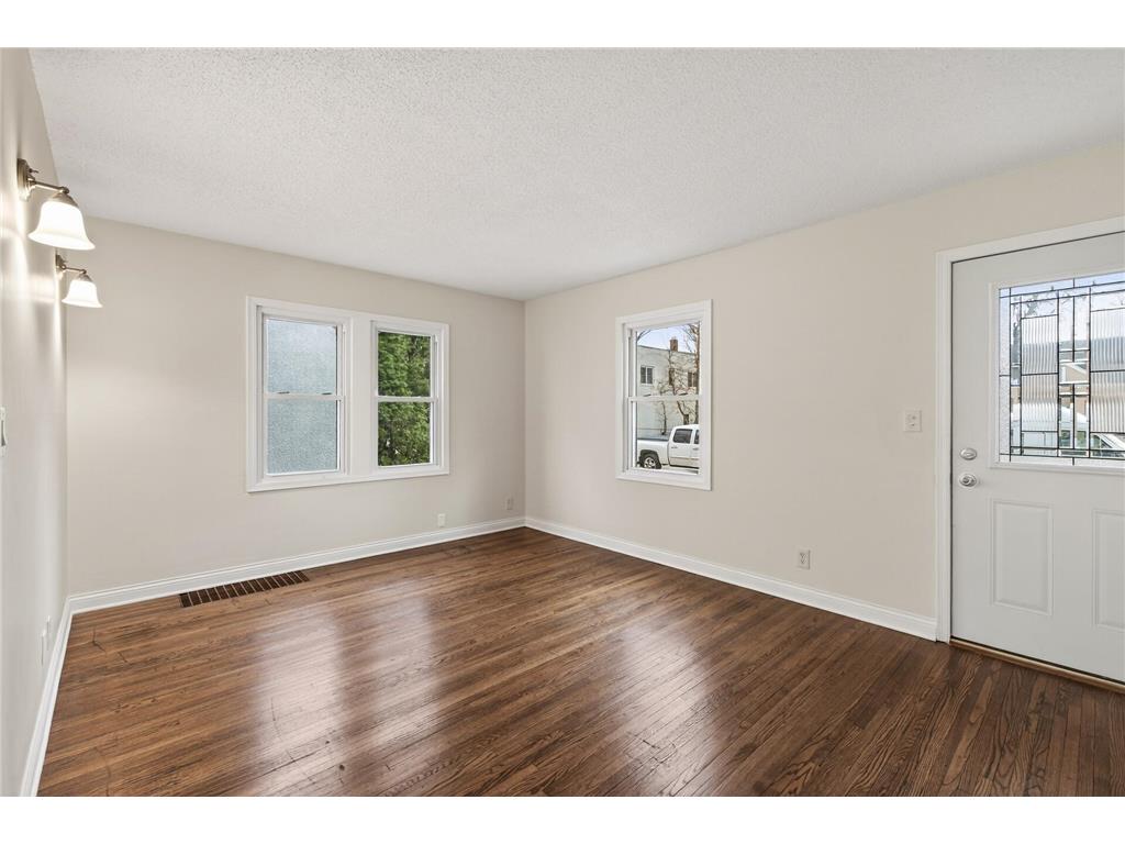 4810 Dupont Avenue N Minneapolis MN 55430 7035151 image3