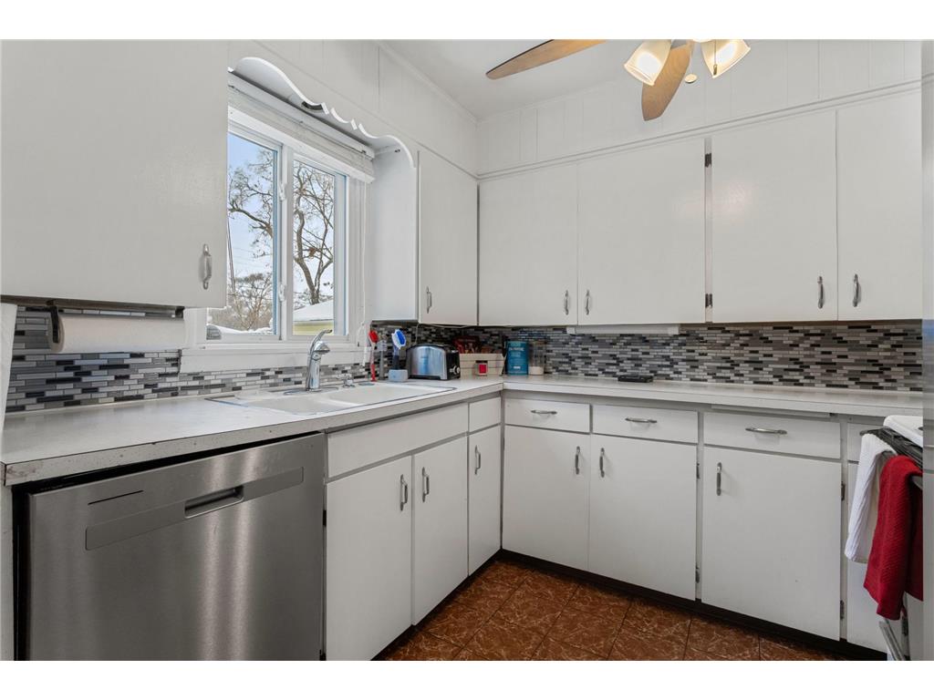 4819 Hampshire Avenue N Crystal MN 55428 6824365 image5