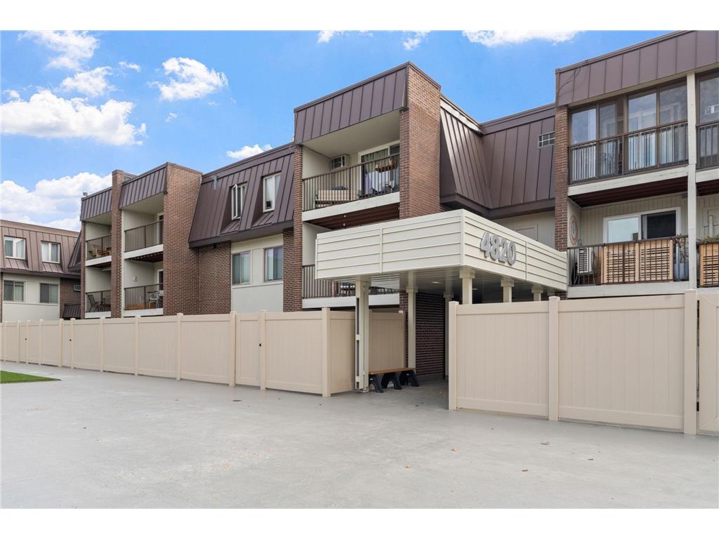 4820 Park Commons Drive #21 Saint Louis Park MN 55416 7029022 image1