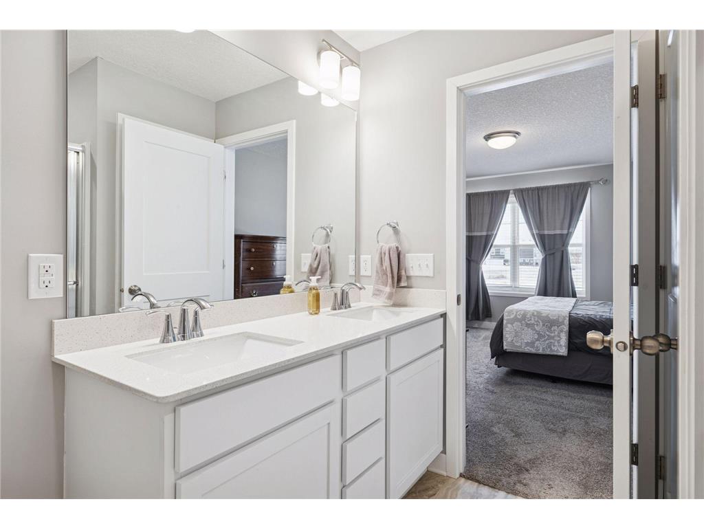 4824 Martingale Drive Woodbury MN 55129 7002961 image27