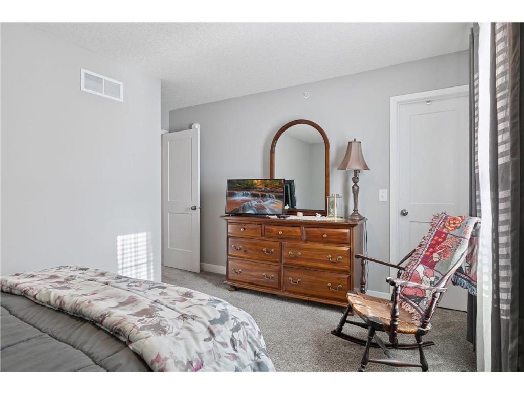 4824 Martingale Drive Woodbury MN 55129 7002961 image30