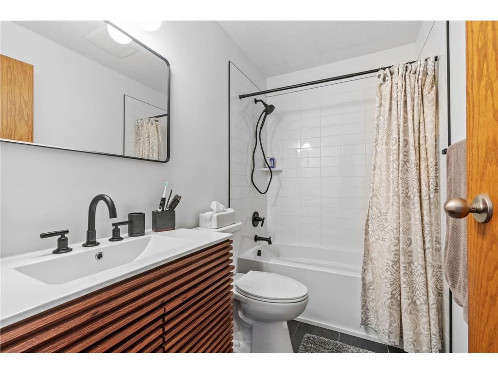 4830 Lakeview Drive Shoreview MN 55126 6820502 image21