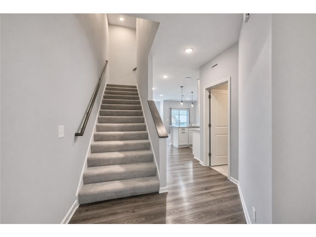 4832 Avery Court Eagan MN 55123 7018027 image2