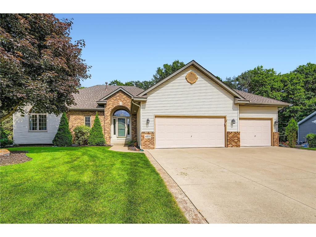 4833 Hillvale Avenue N Oakdale MN 55128 6745615 image1
