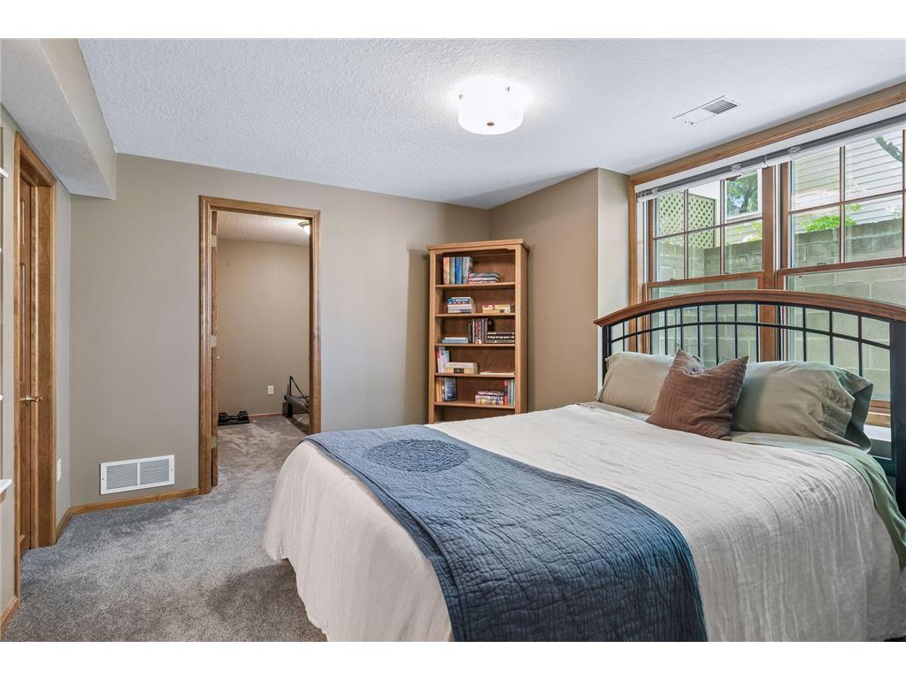 484 Laurel Avenue Saint Paul MN 55102 7087904 image35