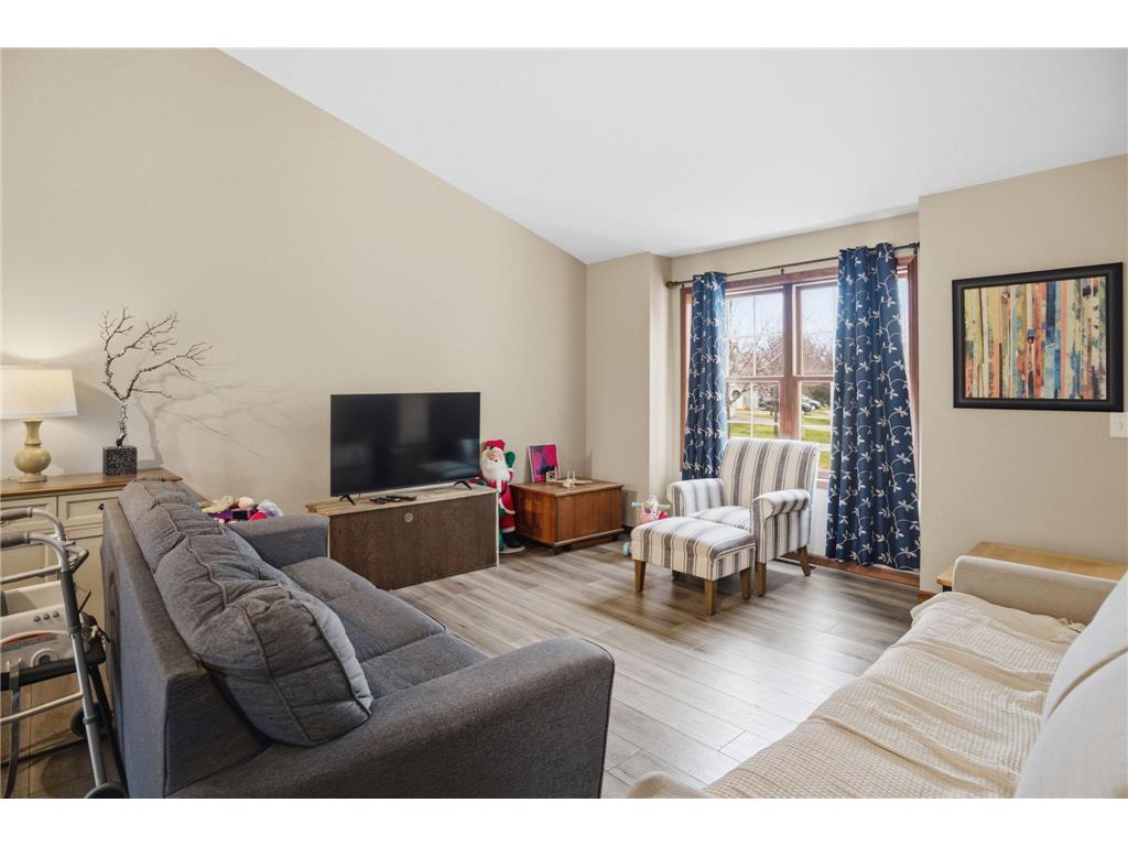 4843 Hamlet Avenue N Oakdale MN 55128 7042111 image10