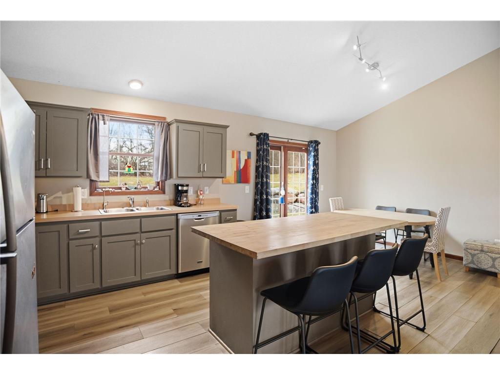 4843 Hamlet Avenue N Oakdale MN 55128 7042111 image12