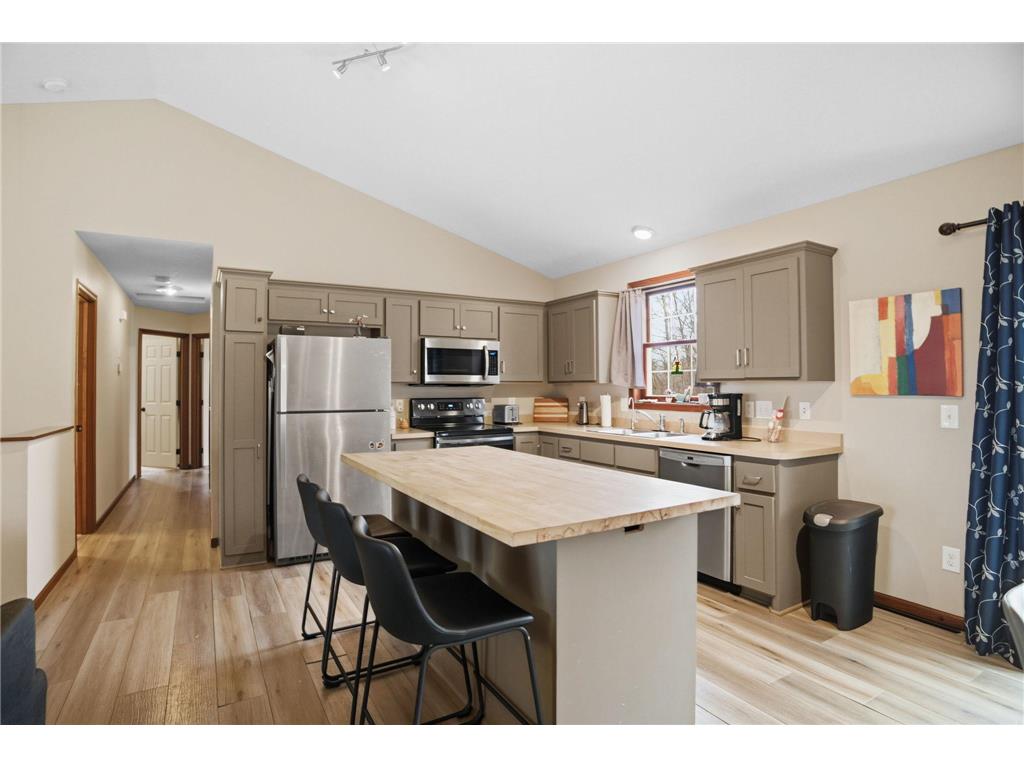 4843 Hamlet Avenue N Oakdale MN 55128 7042111 image14