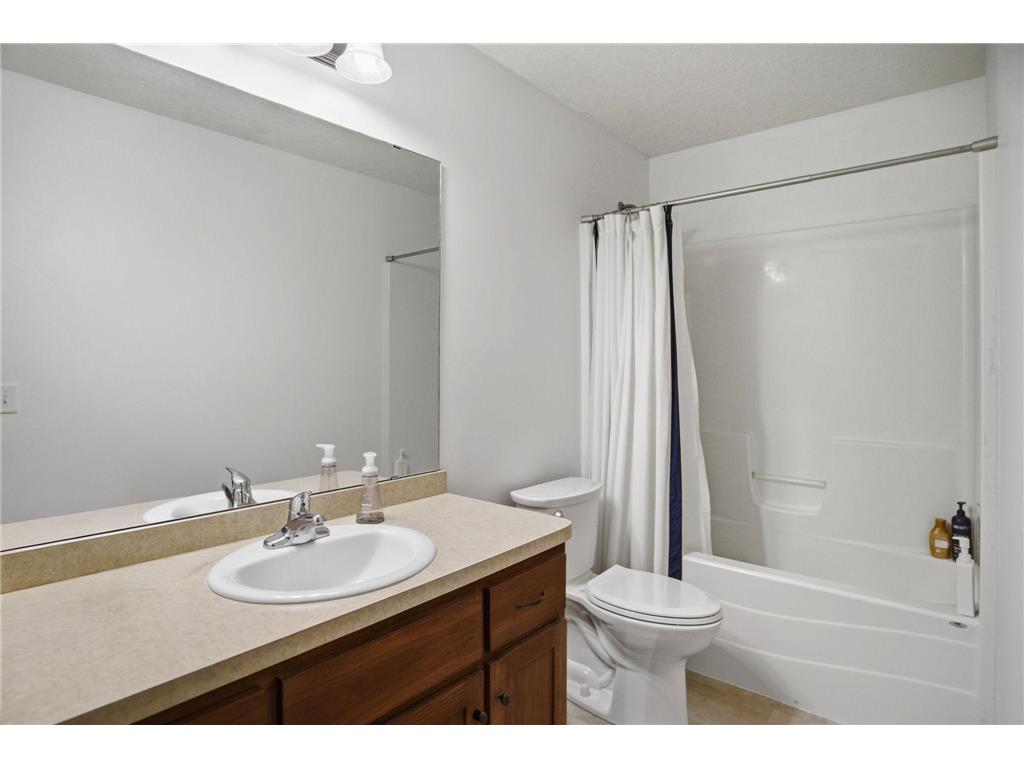 4843 Hamlet Avenue N Oakdale MN 55128 7042111 image23