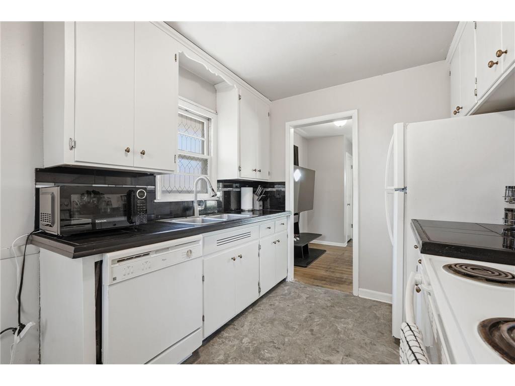 4851 2 1/2 Street NE Fridley MN 55421 7068765 image10