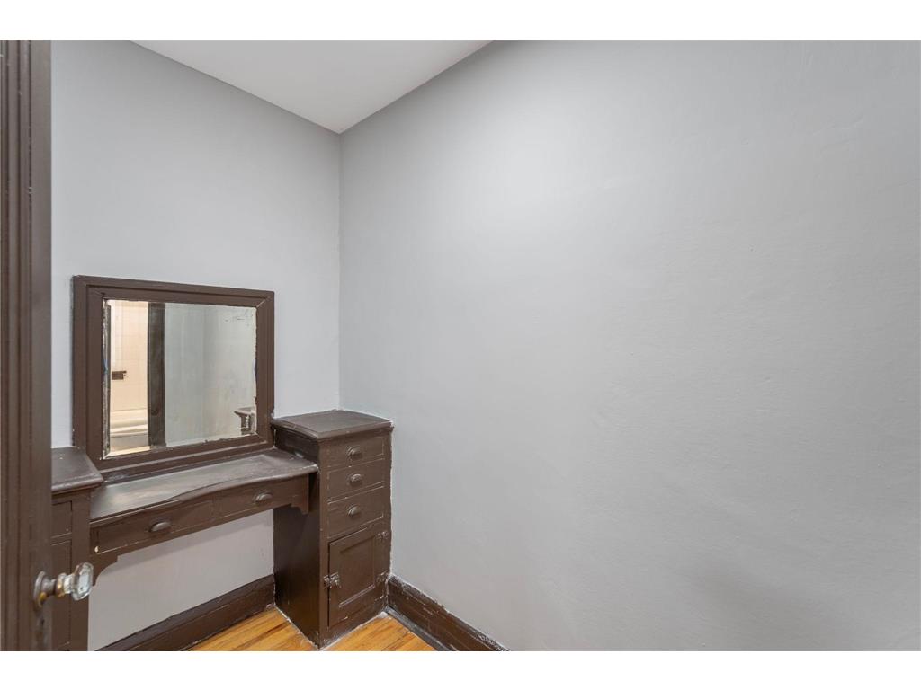487 Grand Avenue Saint Paul MN 55102 7021856 image101