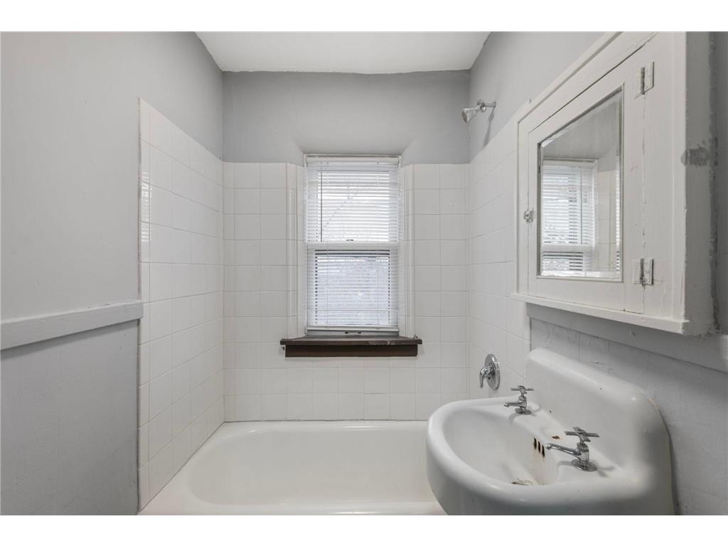 487 Grand Avenue Saint Paul MN 55102 7021856 image102