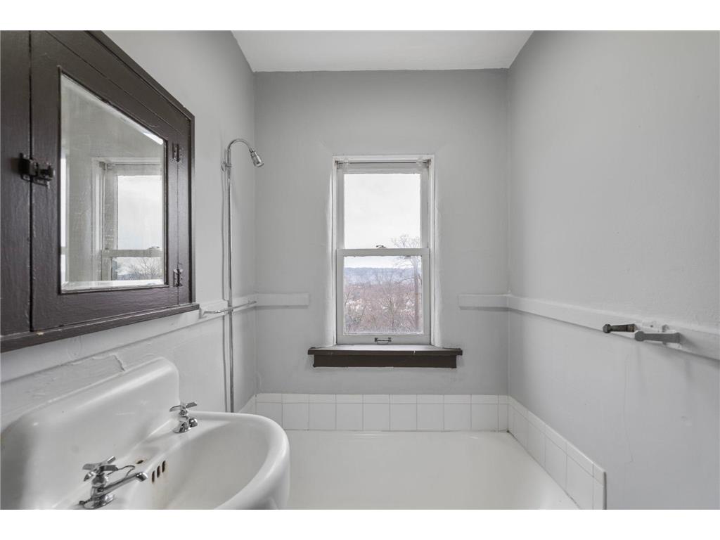 487 Grand Avenue Saint Paul MN 55102 7021856 image40